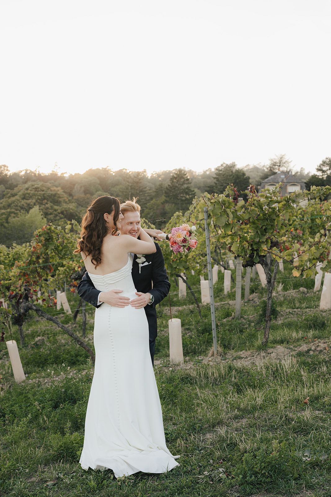 Bride and groom embracing in a vineyard at sunset, wedding photography by Jewgenia Billiani