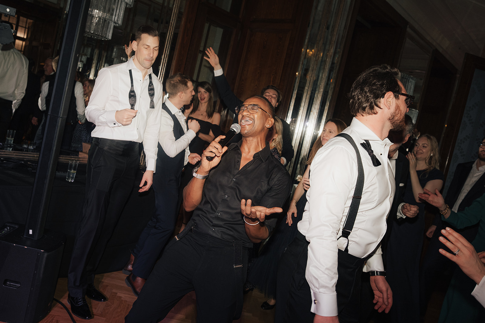 Wedding guests dancing with the live singer at a wedding party at Park Hyatt Vienna